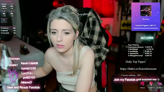 Snapshot of Lisaonthemoon chatting on February 27, 9:58 pm Lisaonthemoon online show from February 27, 9:58 pm