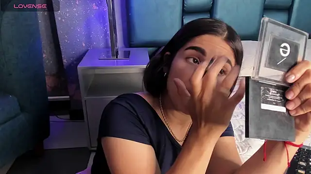 bellaa becca online show from November 23, 6:40 pm