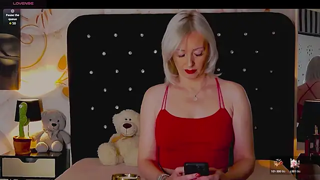 OliviaShaw23 online show from December 20, 8:55 pm