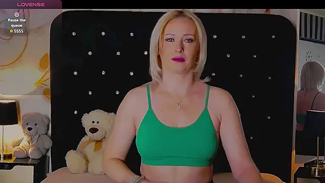 OliviaShaw23 online show from January 11, 9:55 pm