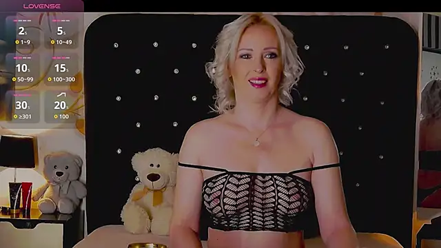 OliviaShaw23 online show from February 10, 9:14 pm