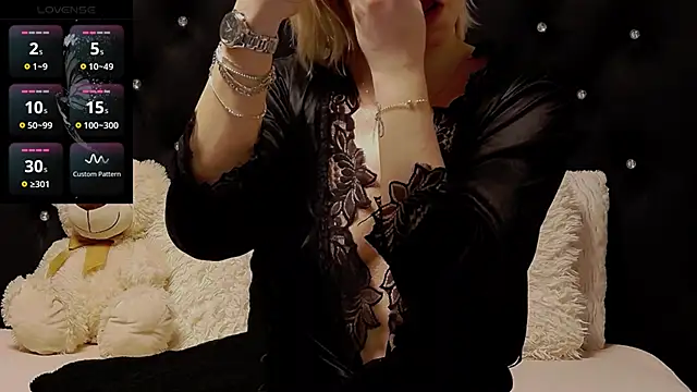 Snapshot of OliviaShaw23 chatting on February 28, 5:26 am OliviaShaw23 online show from February 28, 5:26 am