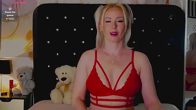 OliviaShaw23 online show from March 28, 9:05 pm