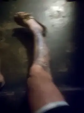 Snapshot of dredre1069 chatting on December 15, 2:17 am dredre1069 online show from December 15, 2:17 am