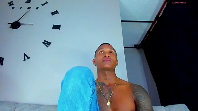 esteveen ortegas  online show from February 26, 9:01 am