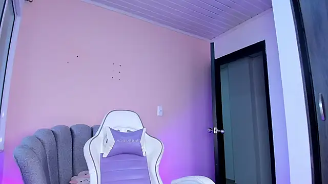 lili turner online show from February 19, 1:39 pm