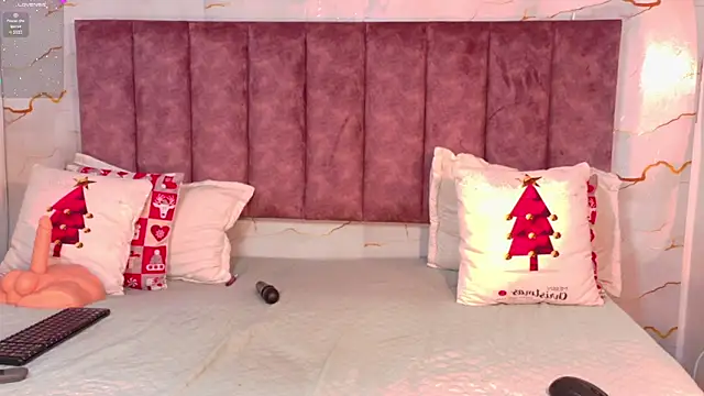 CheneellLorens online show from January 15, 5:16 pm