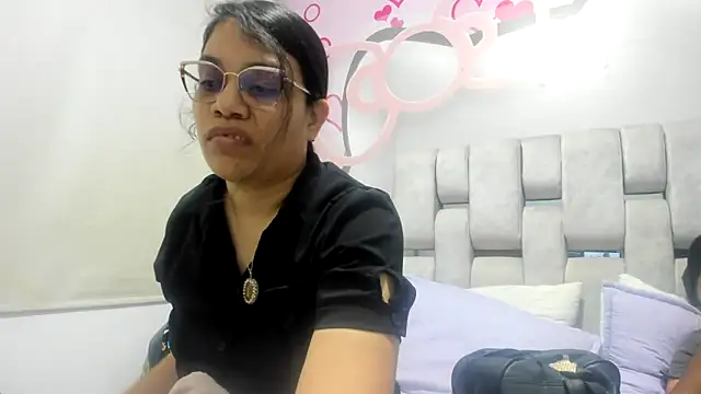 KEYRA-MILLER- online show from May 15, 1:36 am