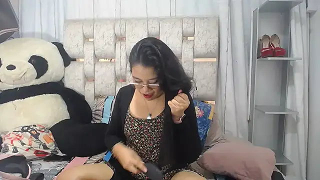 KEYRA-MILLER- online show from February 26, 2:00 am