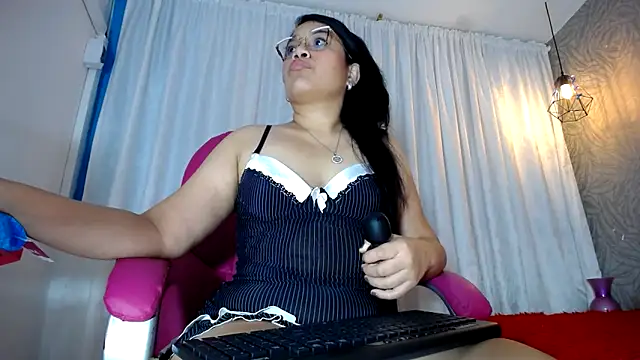 KEYRA-MILLER- online show from March 10, 7:44 am