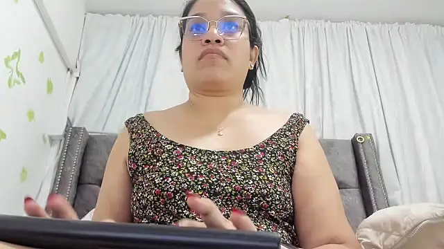 KEYRA-MILLER- online show from April 9, 6:47 pm