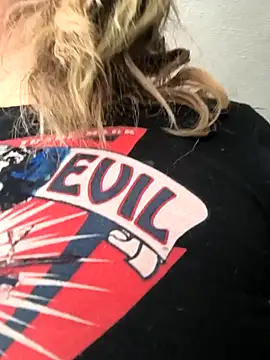 Snapshot of TexaSMESS_37 chatting on February 25, 4:40 pm TexaSMESS 37 online show from February 25, 4:40 pm