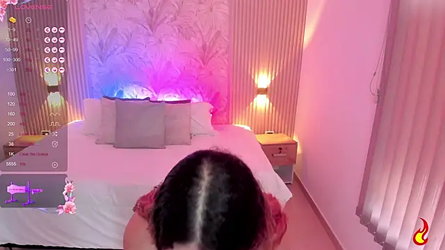Snapshot of Leah_Grey chatting on March 5, 3:40 pm Leah Grey online show from March 5, 3:40 pm