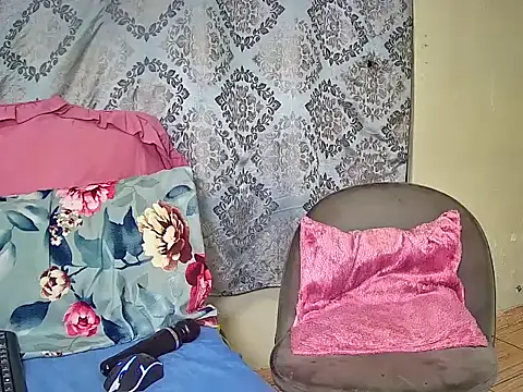 Snapshot of Cardi-Calliente chatting on July 23, 6:04 pm Cardi-Calliente online show from July 23, 6:04 pm