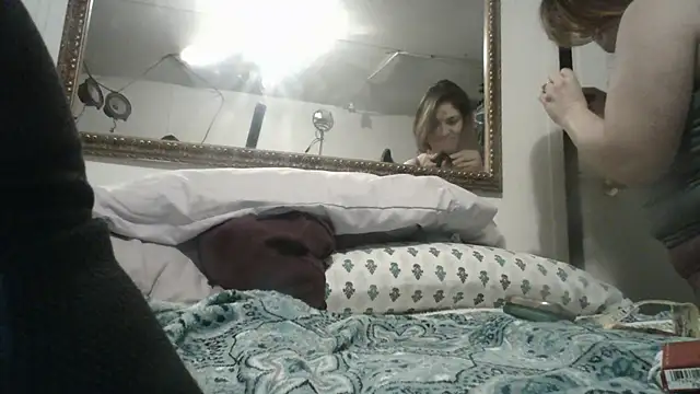 Snapshot of johnloonng chatting on December 30, 1:03 pm johnloonng online show from December 30, 1:03 pm