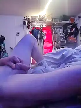 Snapshot of johnloonng chatting on February 20, 6:35 pm johnloonng online show from February 20, 6:35 pm