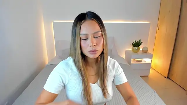 Snapshot of AndreaMartini chatting on January 4, 9:31 pm AndreaMartini online show from January 4, 9:31 pm