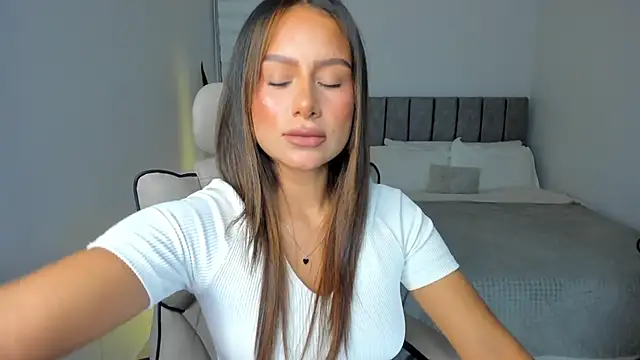 Snapshot of AndreaMartini chatting on February 22, 12:05 am AndreaMartini online show from February 22, 12:05 am