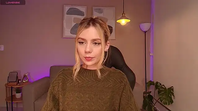 Snapshot of MirandaShaw chatting on February 9, 11:36 pm MirandaShaw online show from February 9, 11:36 pm