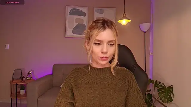 Snapshot of MirandaShaw chatting on February 10, 2:41 am MirandaShaw online show from February 10, 2:41 am