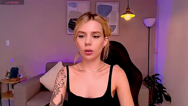 Snapshot of MirandaShaw chatting on January 13, 11:49 pm MirandaShaw online show from January 13, 11:49 pm