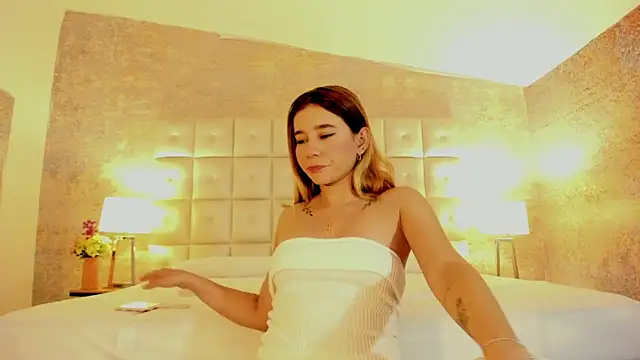 Lezy  online show from February 12, 7:35 pm