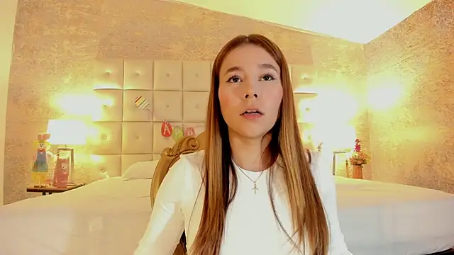 Lezy  online show from April 15, 7:40 pm