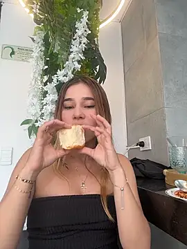 Lezy  online show from December 1, 7:37 pm