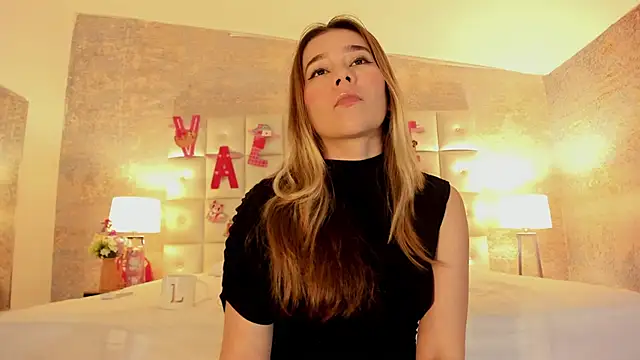 Lezy  online show from February 15, 7:35 pm