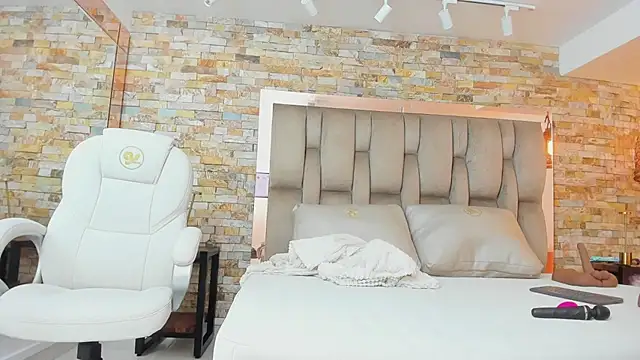 karla dunn online show from February 24, 8:31 pm