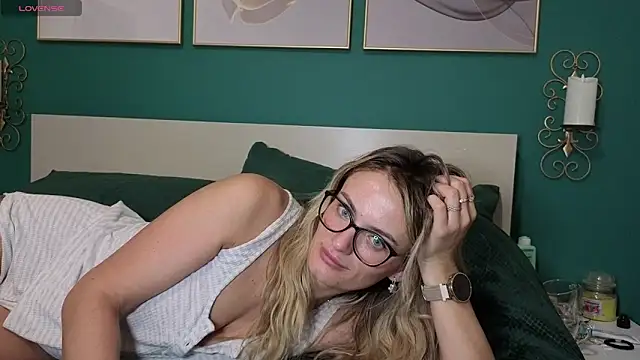 Snapshot of hotjessyca chatting on October 16, 5:05 am hotjessyca online show from October 16, 5:05 am
