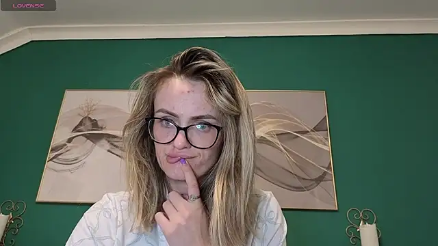 Snapshot of hotjessyca chatting on May 15, 6:00 am hotjessyca online show from May 15, 6:00 am