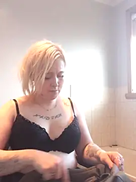 Snapshot of mollymay69 chatting on December 17, 7:02 am mollymay69 online show from December 17, 7:02 am