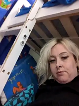 Snapshot of mollymay69 chatting on March 18, 7:04 pm mollymay69 online show from March 18, 7:04 pm