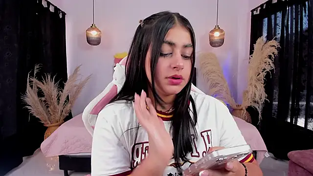 Snapshot of GabyRhodes chatting on March 18, 7:33 pm GabyRhodes online show from March 18, 7:33 pm