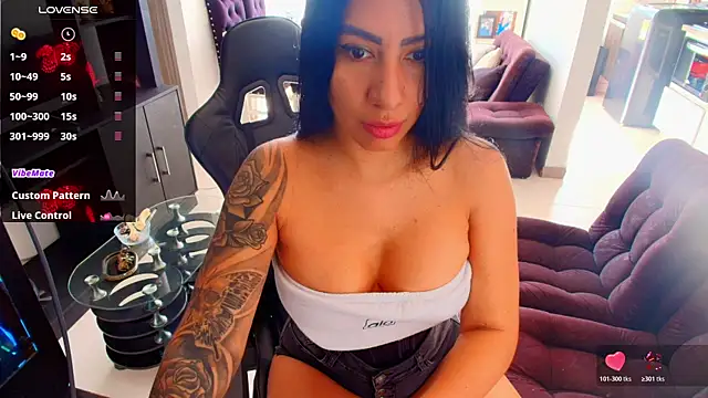 Snapshot of Pamela-fit chatting on June 27, 2:01 pm Pamela-fit online show from June 27, 2:01 pm