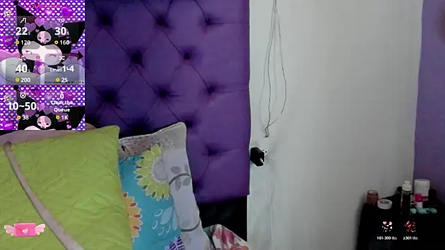 Snapshot of Cloeandtyfanny chatting on July 10, 4:51 pm Cloeandtyfanny online show from July 10, 4:51 pm