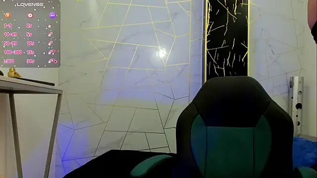 Cloeandtyfanny online show from October 25, 9:08 am