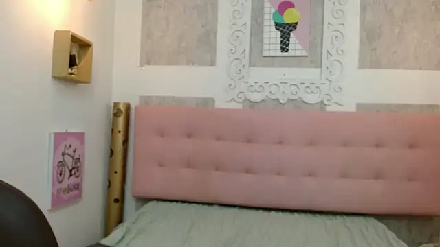 Cloeandtyfanny online show from March 7, 8:34 am