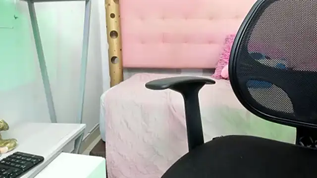 Cloeandtyfanny online show from November 12, 8:45 pm