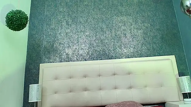 Cloeandtyfanny online show from March 6, 12:27 am