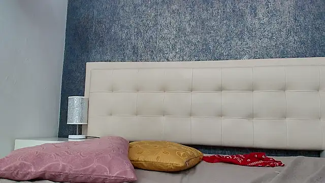 Cloeandtyfanny online show from January 31, 8:18 pm