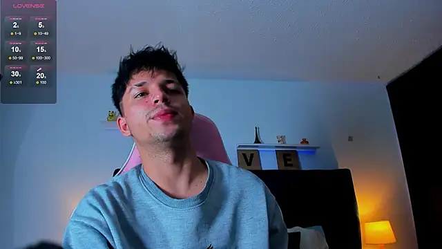 Snapshot of Issac_james_ chatting on October 15, 4:22 am Issac james online show from October 15, 4:22 am