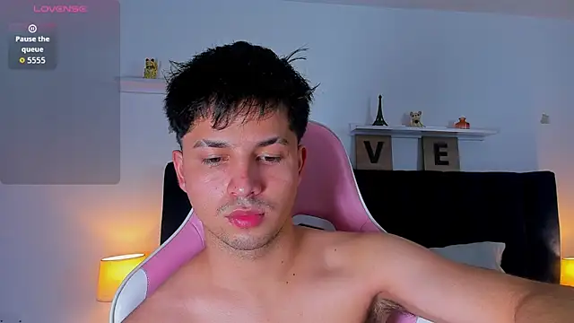 Issac james  online show from January 10, 5:14 am