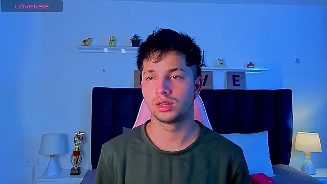 Issac james  online show from April 15, 3:34 am