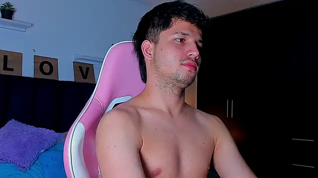 Issac james  online show from December 16, 6:50 am