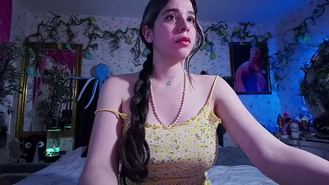 Snapshot of Elizabeth77_ chatting on March 17, 10:27 am Elizabeth77 online show from March 17, 10:27 am