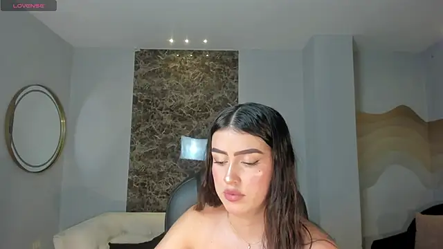 PaulinaSantos  online show from May 26, 7:56 pm