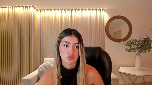 PaulinaSantos  online show from March 21, 7:24 pm