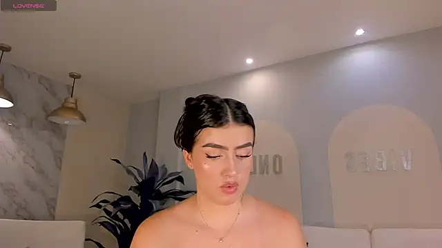 PaulinaSantos  online show from May 23, 7:24 pm